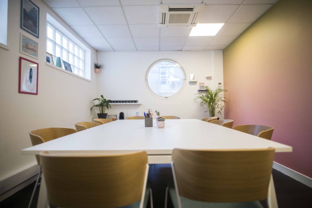 salle de réunion de 12 personnes